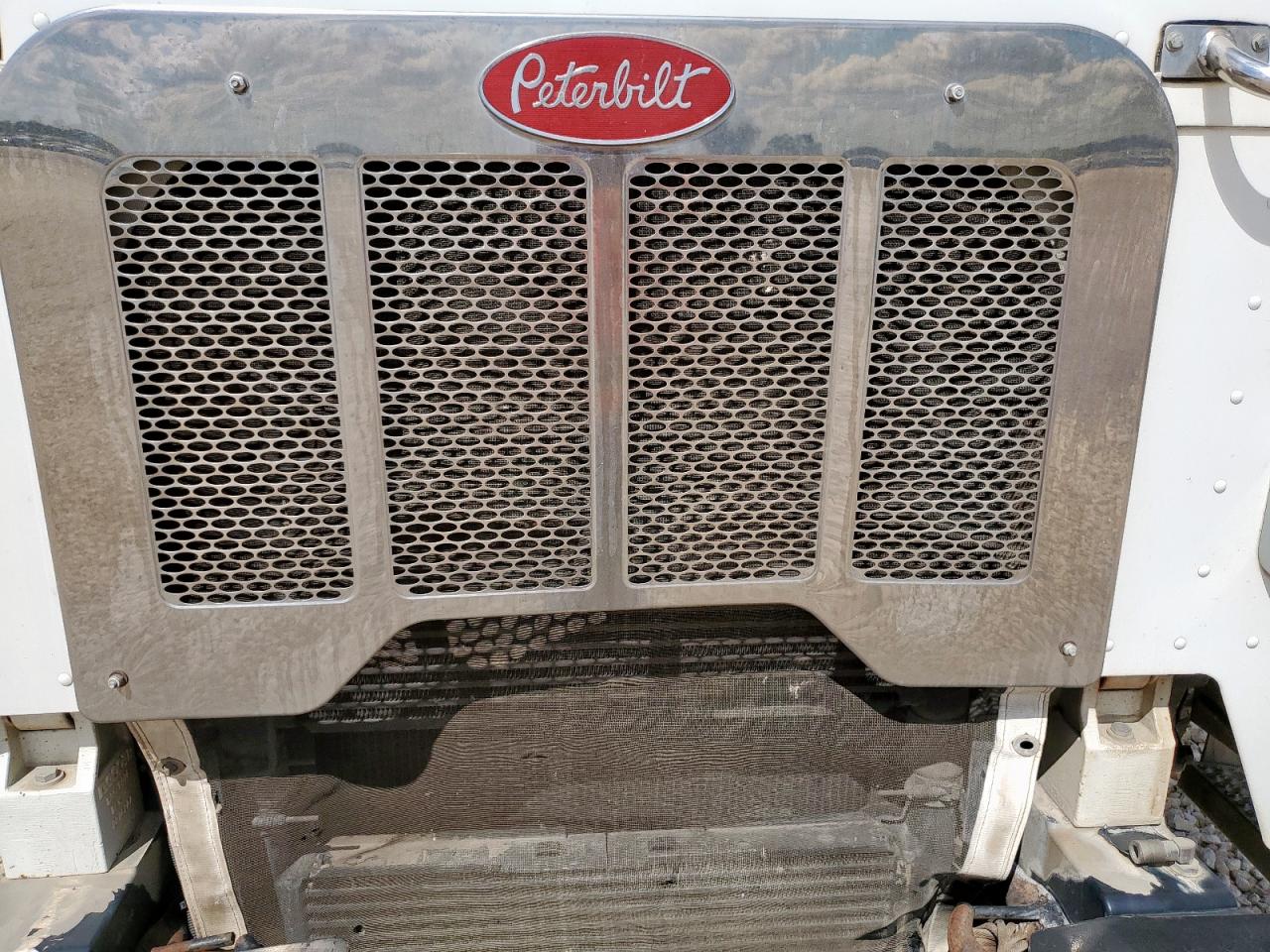 Lot #3256367334 2018 PETERBILT 320