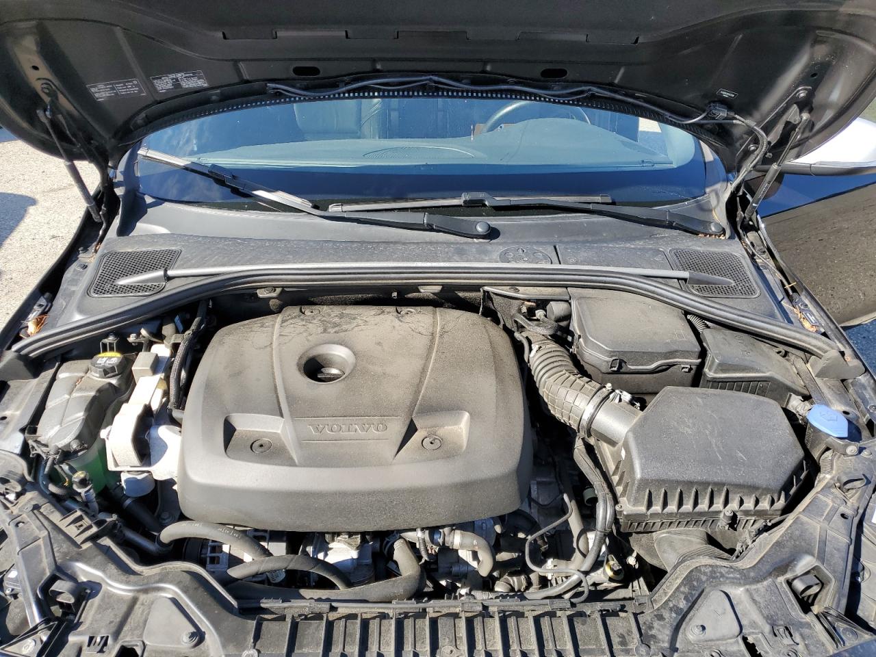 VOLVO V60 T6 R-DESIGN