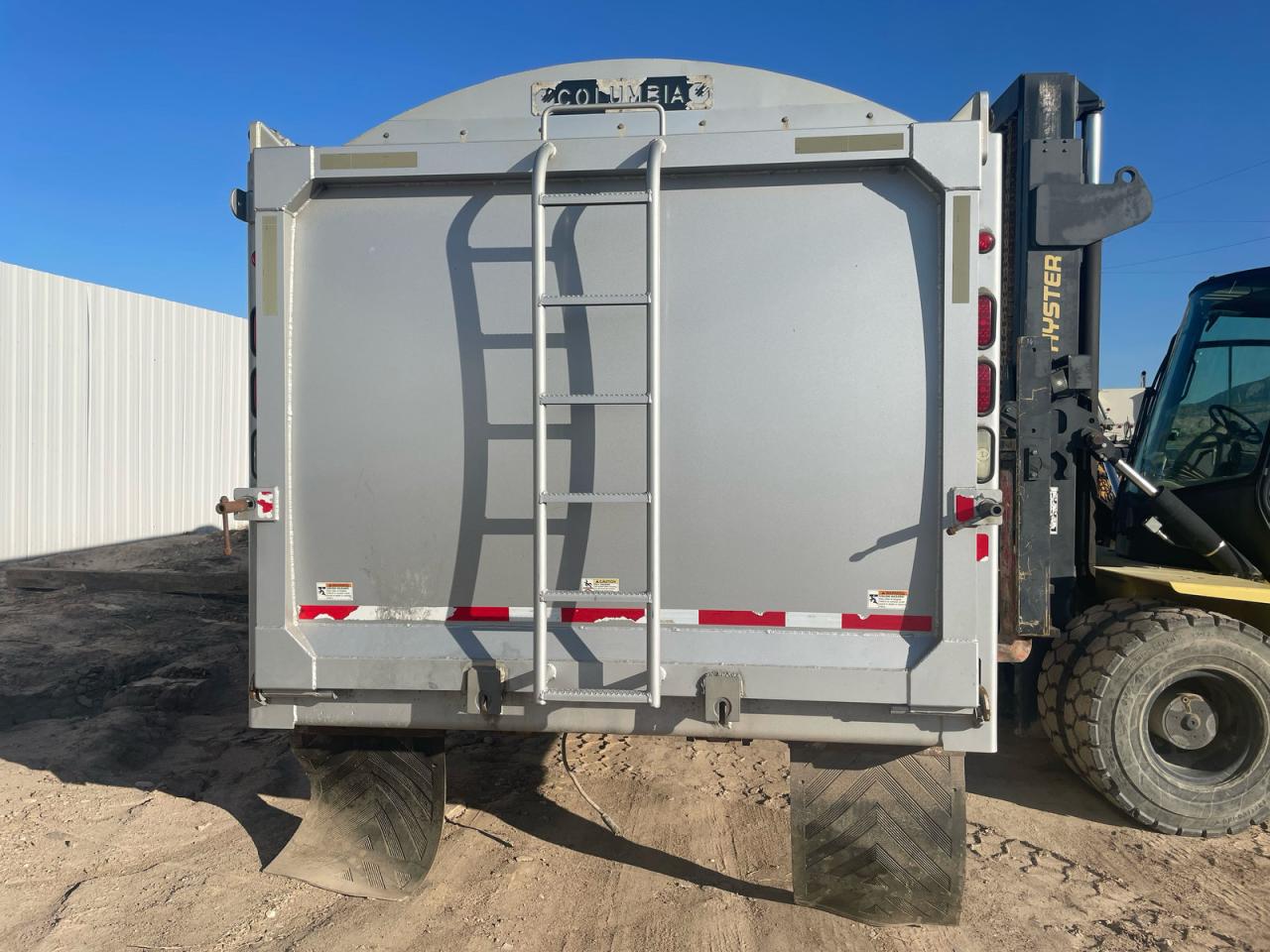 Lot #3273829406 2011 COLUMBIA TANDE-BPUP