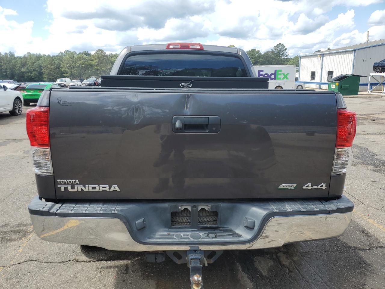 TOYOTA TUNDRA CREWMAX SR5