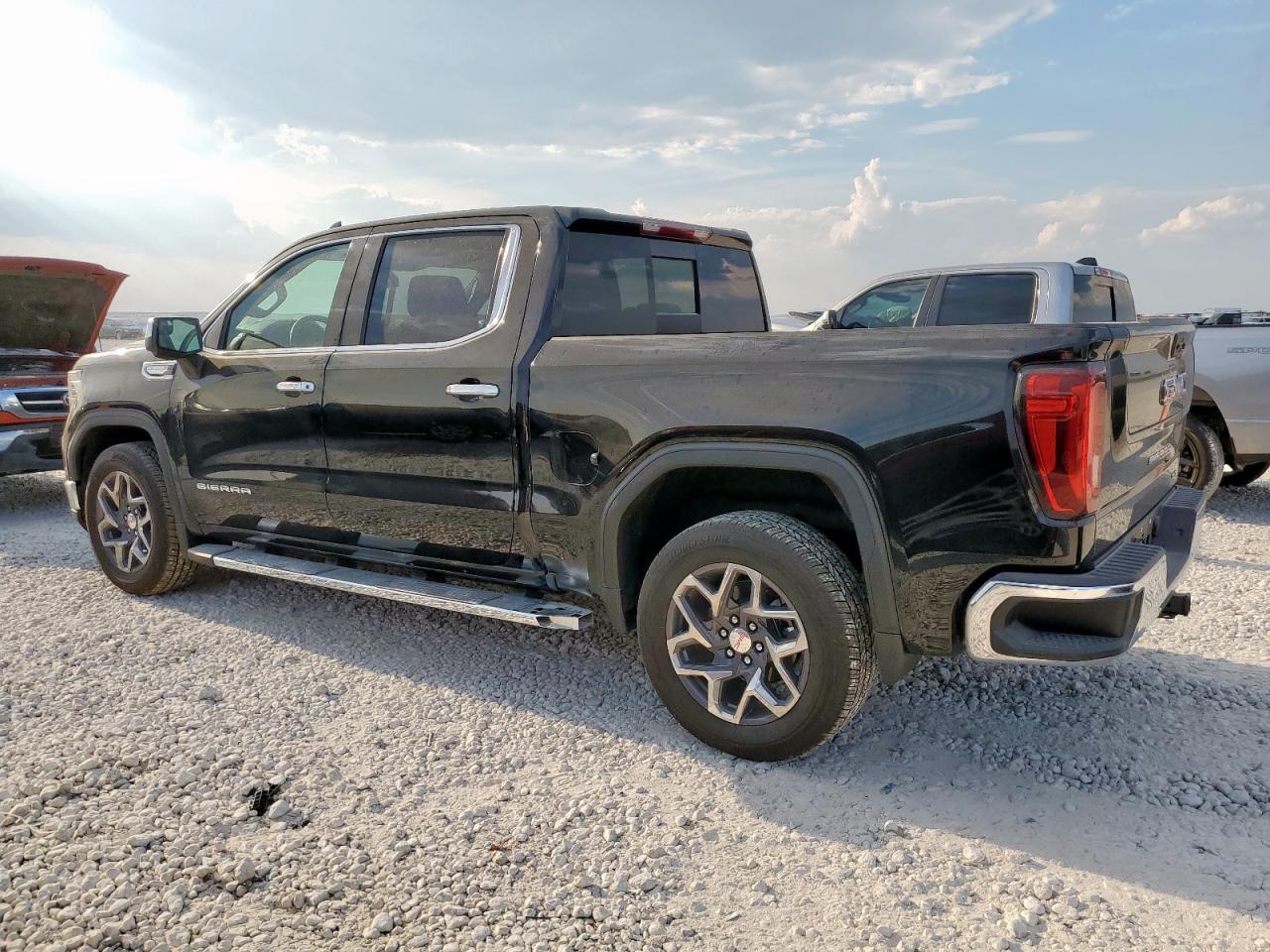 GMC SIERRA C1500 SLT