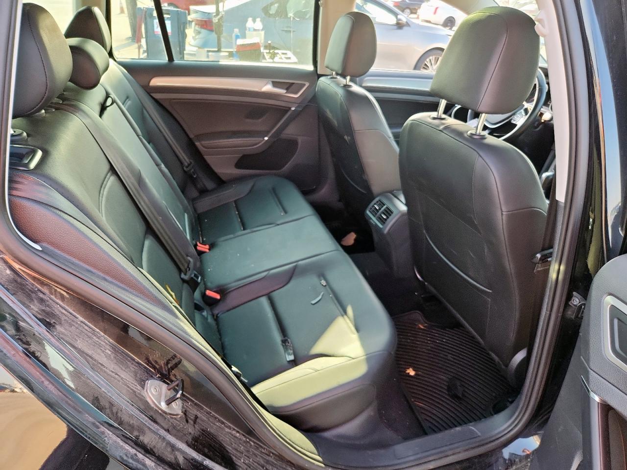 VOLKSWAGEN GOLF SPORTSVAN S