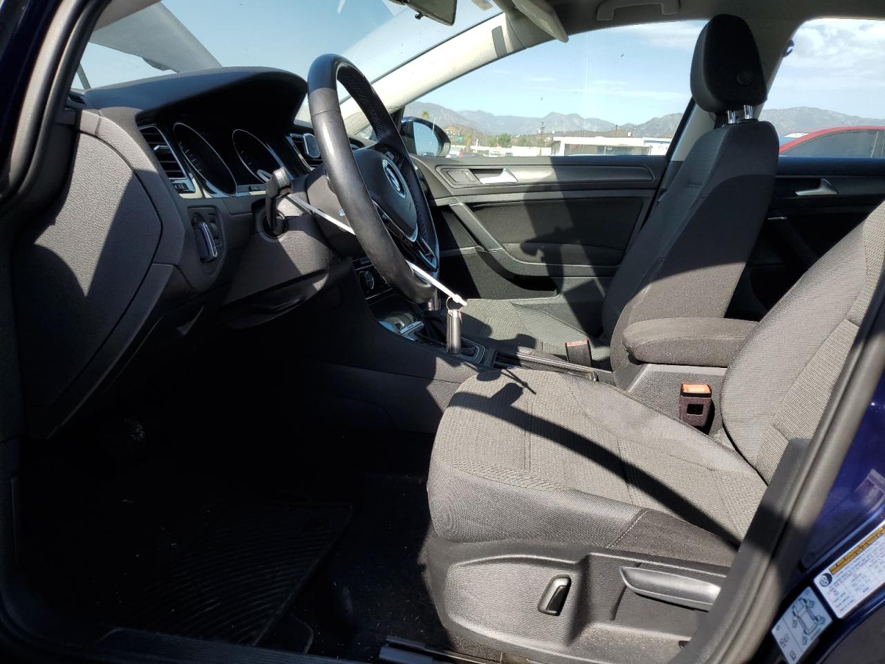 VOLKSWAGEN E-GOLF SE