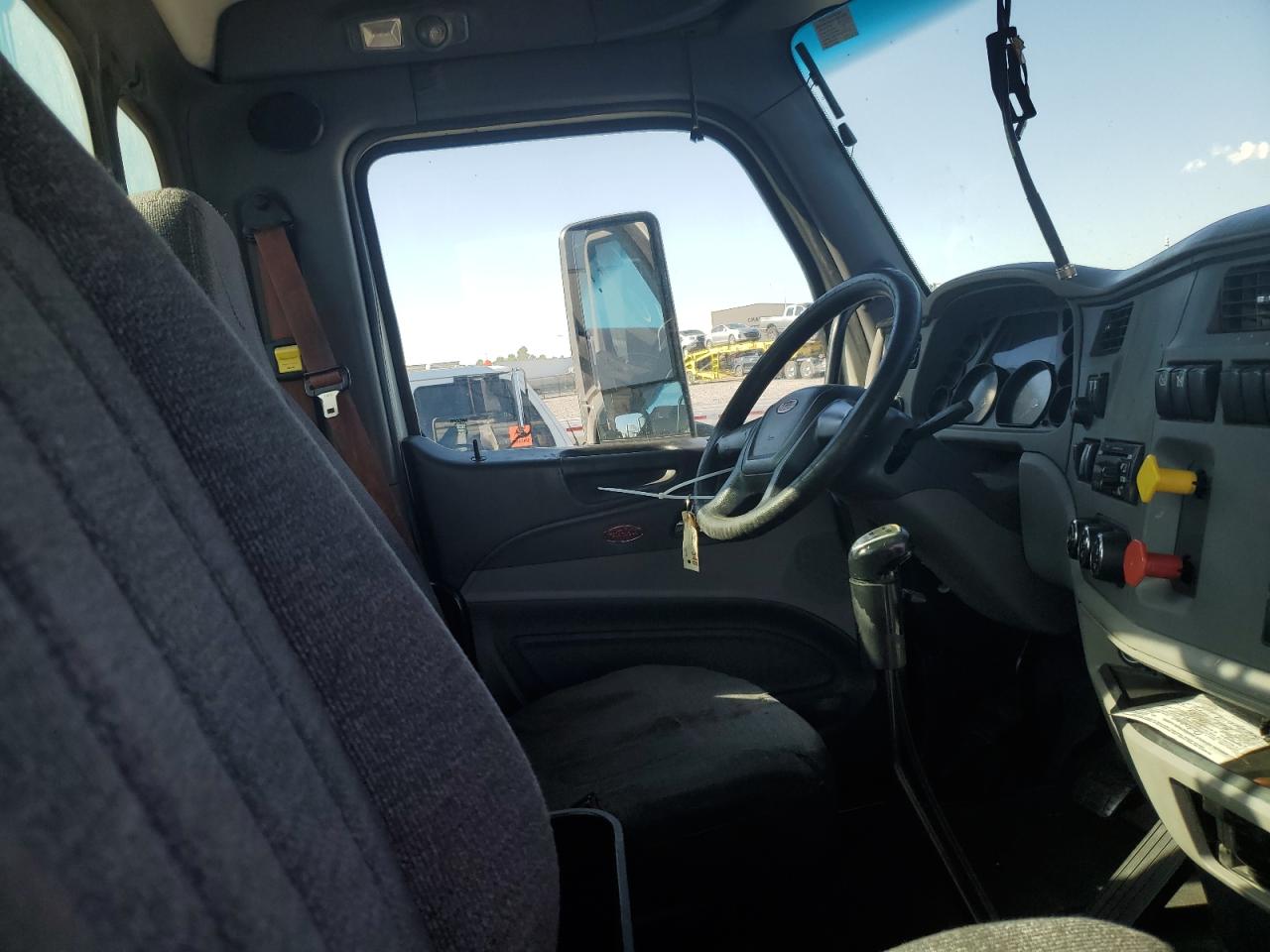 Lot #3276755110 2016 PETERBILT TRACTOR 579