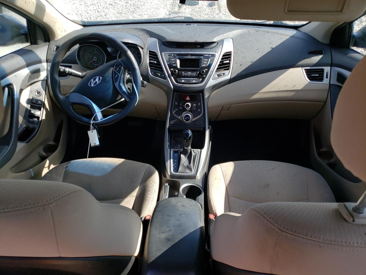 HYUNDAI ELANTRA SE