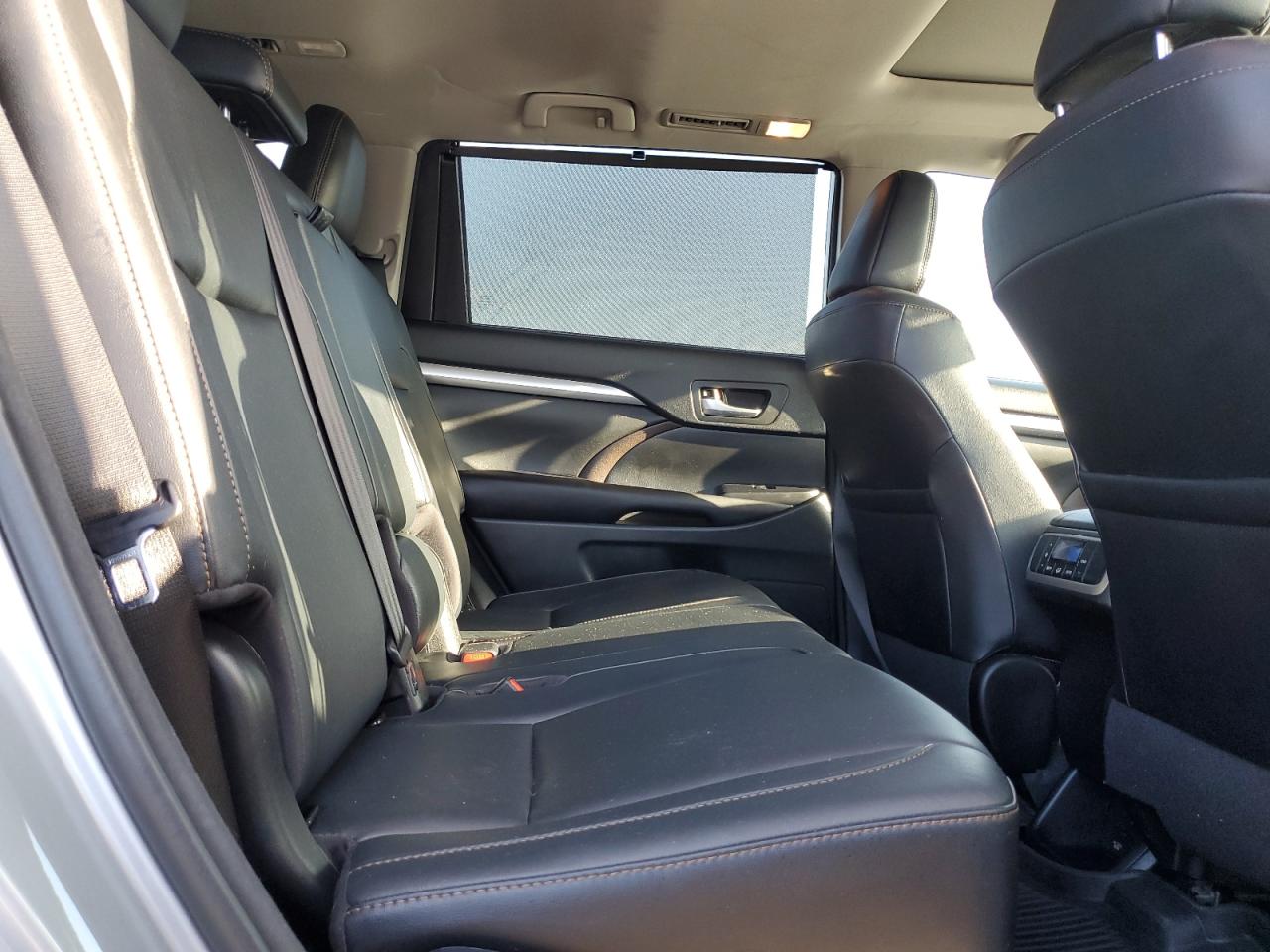 TOYOTA HIGHLANDER SE