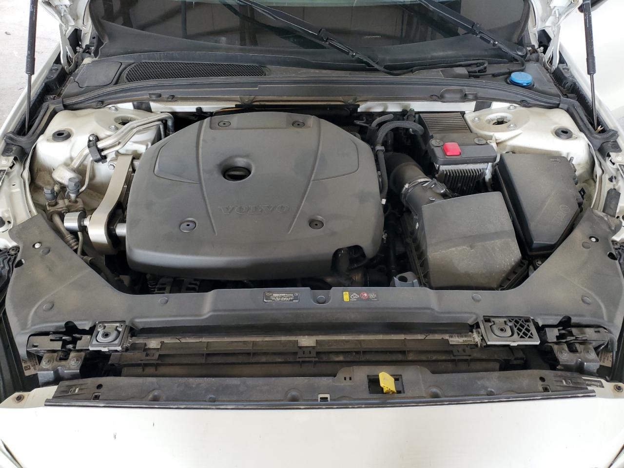 VOLVO S60 T5 MOMENTUM