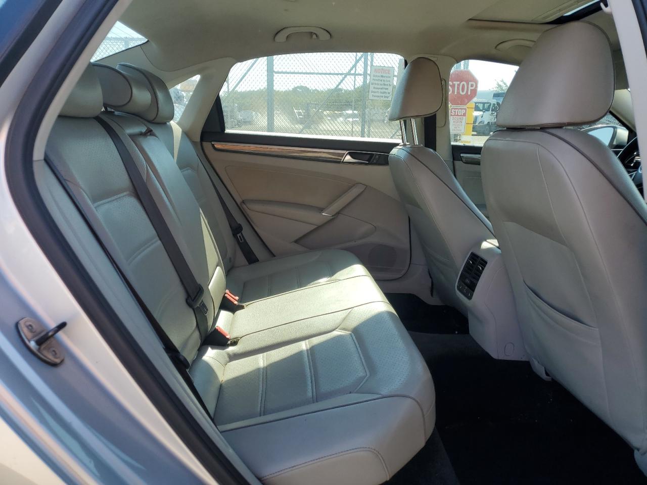 VOLKSWAGEN PASSAT SE