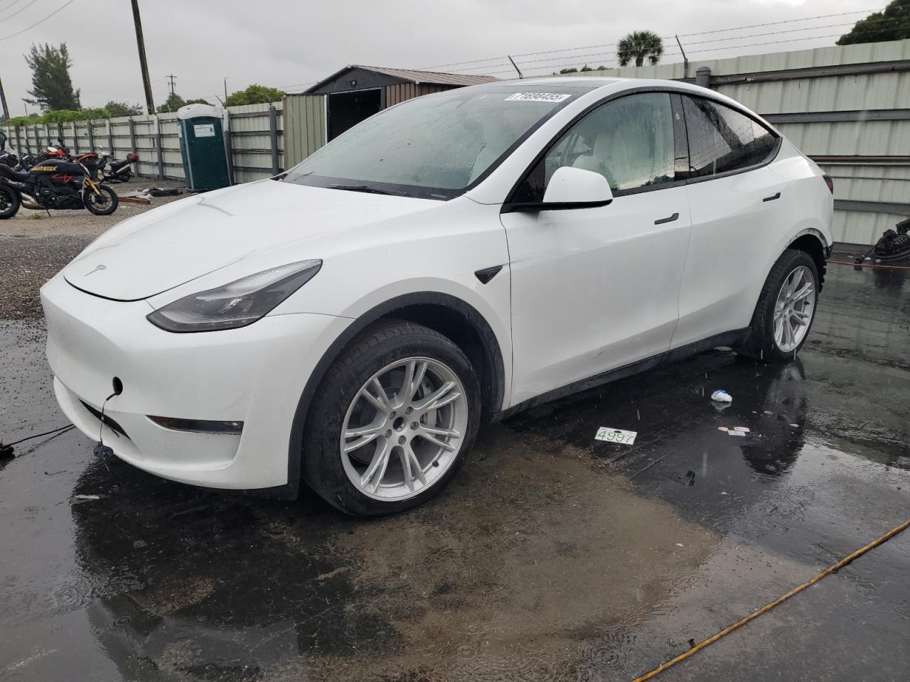TESLA MODEL Y