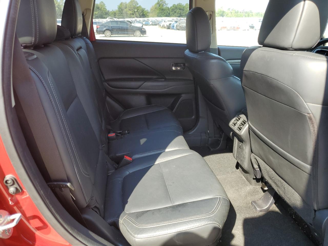 MITSUBISHI OUTLANDER SE