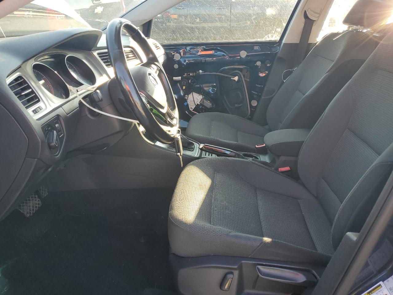 VOLKSWAGEN GOLF S/SE