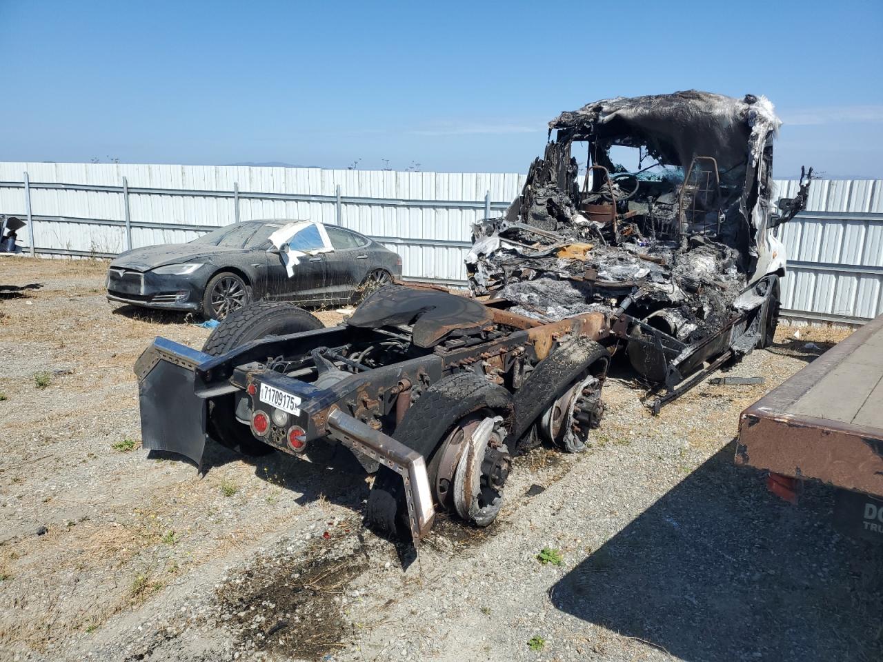 Lot #3302896956 2018 FREIGHTLINER CASCADIA 1