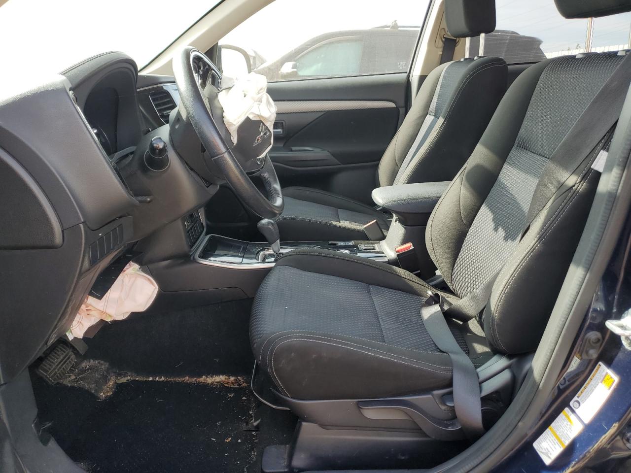 MITSUBISHI OUTLANDER SE