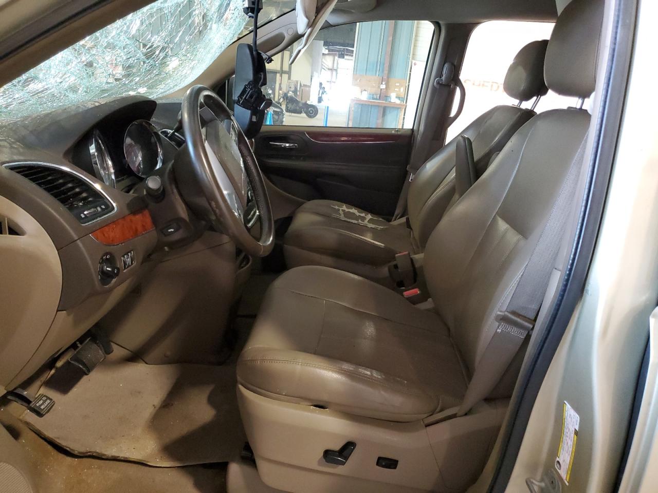 CHRYSLER TOWN & COUNTRY TOURING L