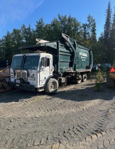 Global Auto Auctions: 2000 PETERBILT 320