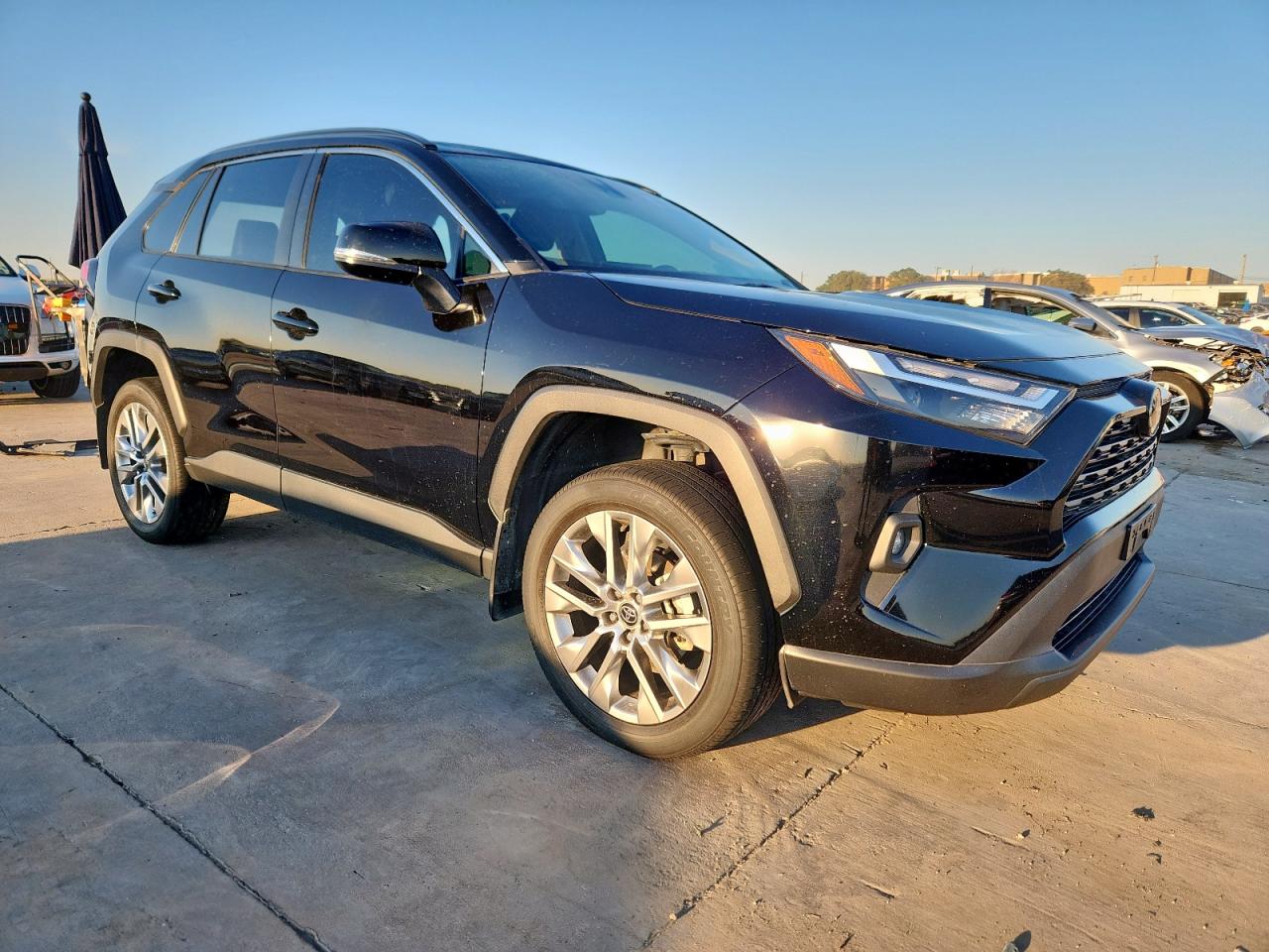 TOYOTA RAV4 XLE PREMIUM