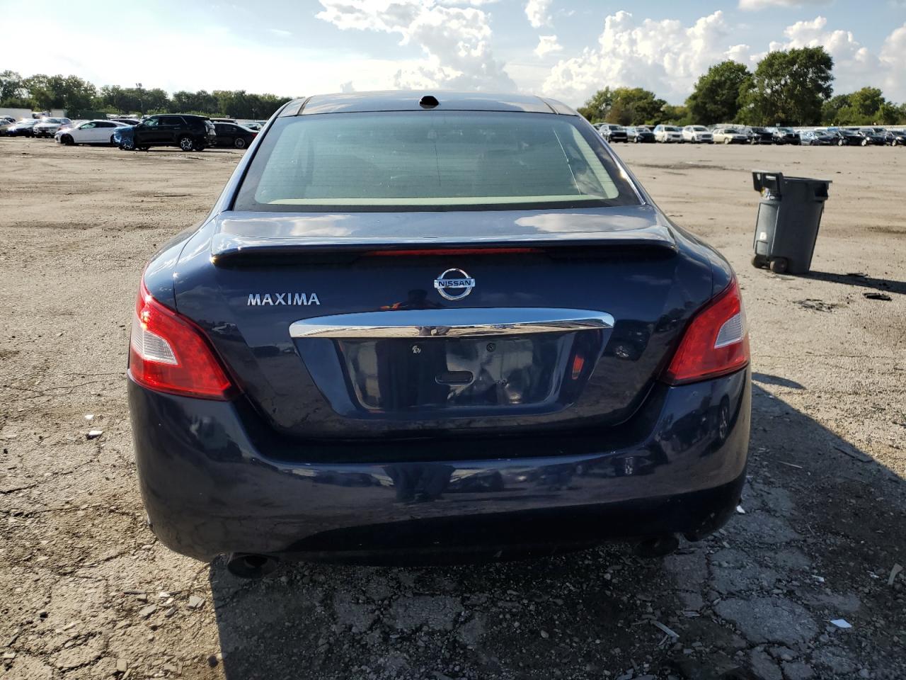 NISSAN MAXIMA S