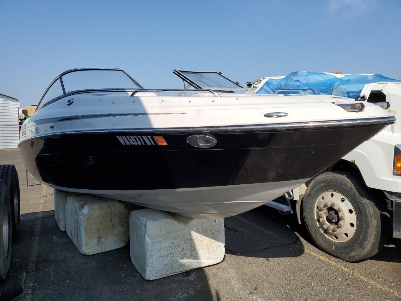 Lot #3257140220 2006 BLUE WATER BOAT