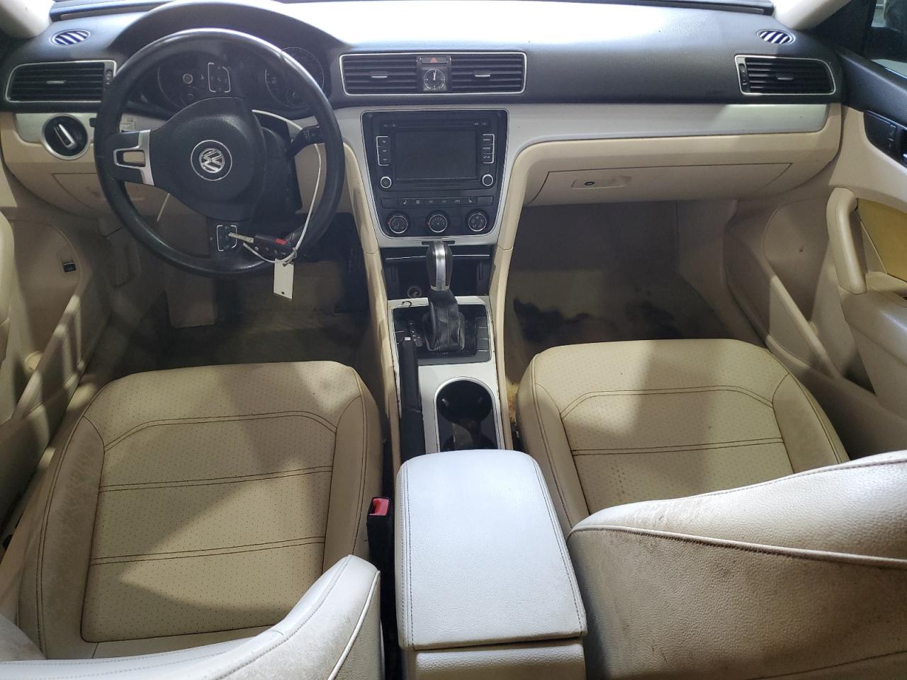 VOLKSWAGEN PASSAT SE