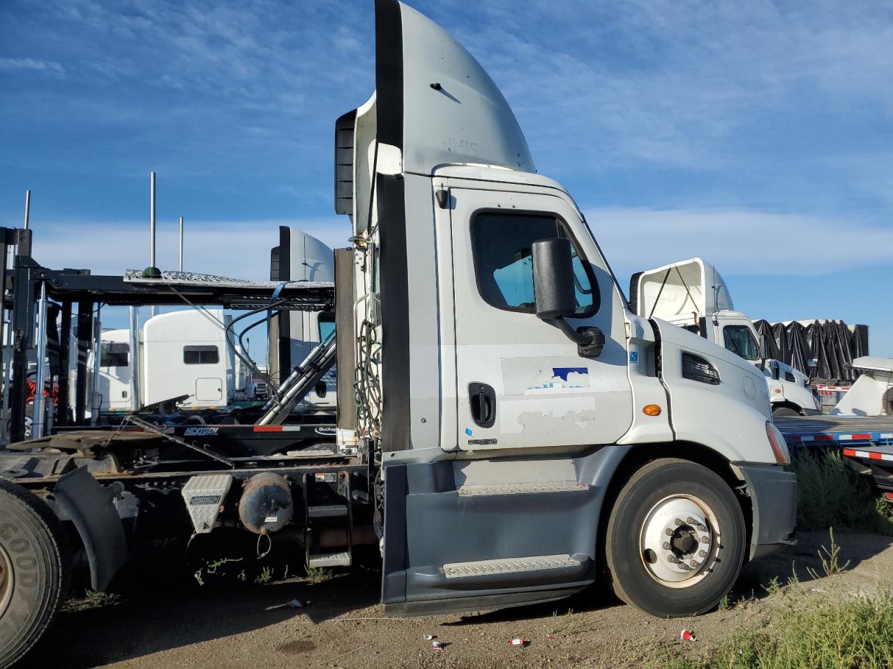 Lot #3245408403 2016 FREIGHTLINER CASCADIA 1
