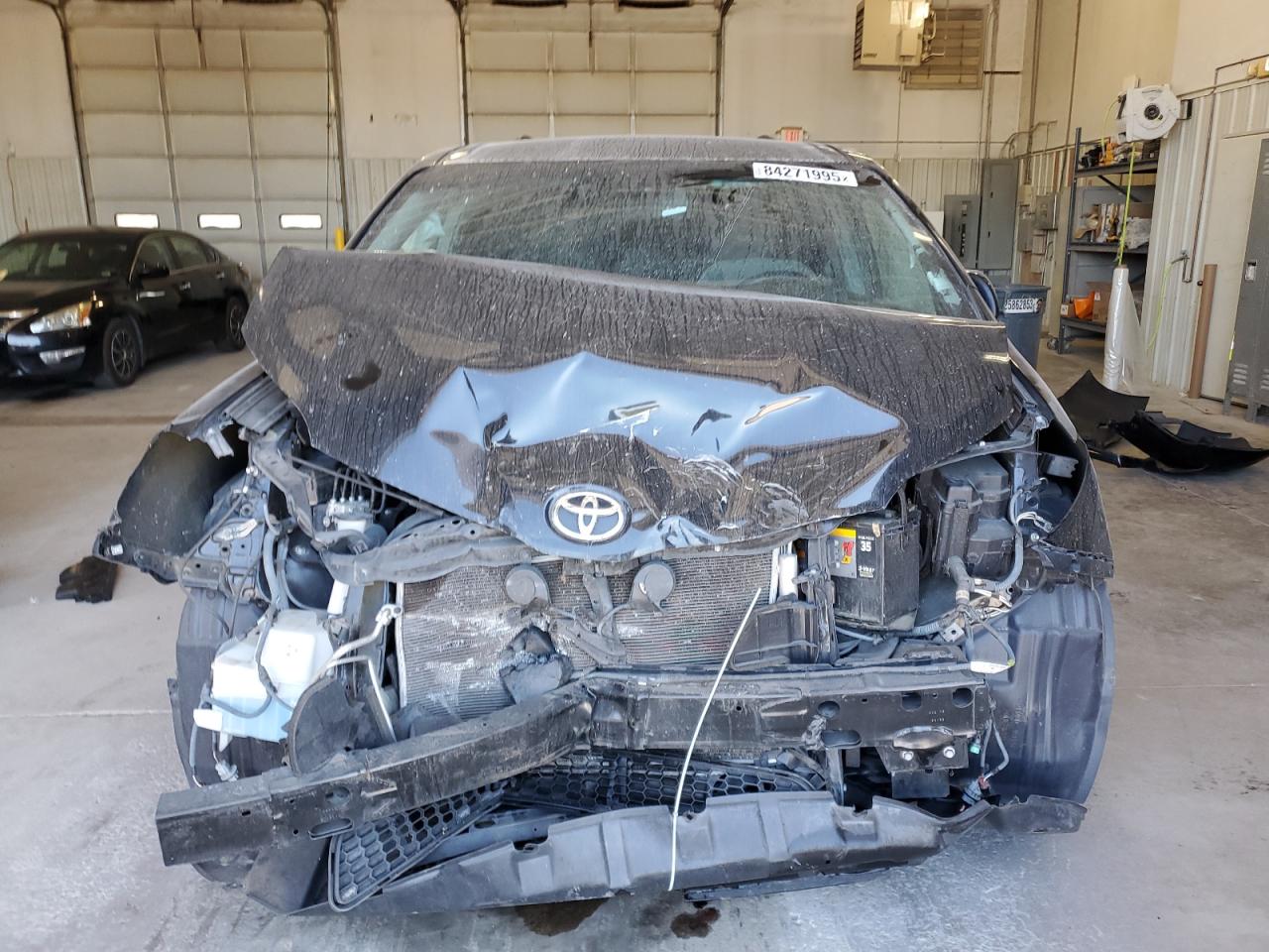 Lot #3292704594 2017 TOYOTA SIENNA LE