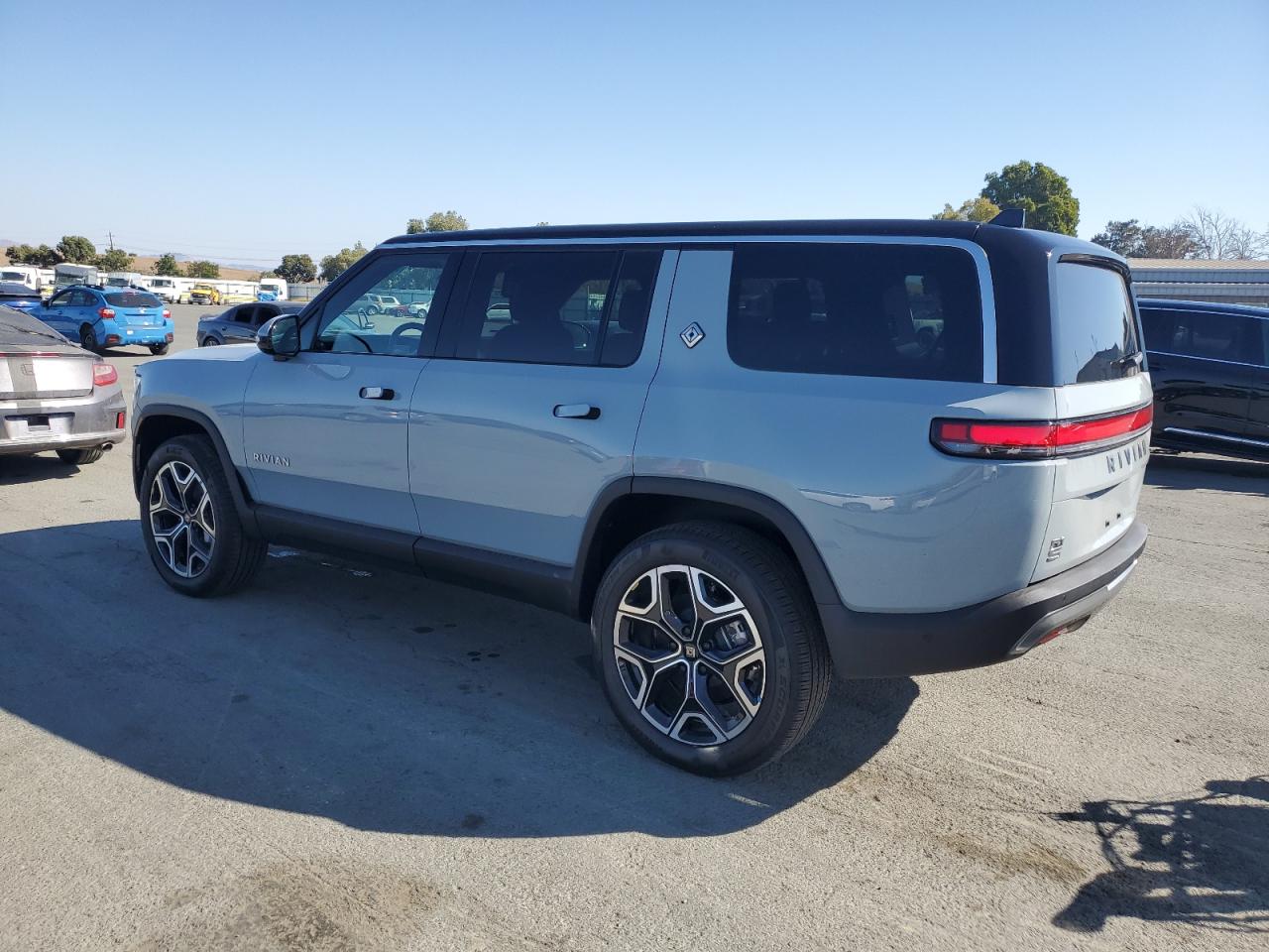 RIVIAN R1S ADVENTURE