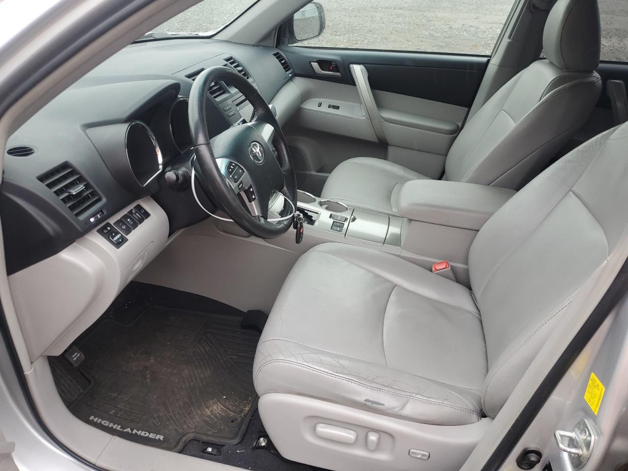 TOYOTA HIGHLANDER BASE