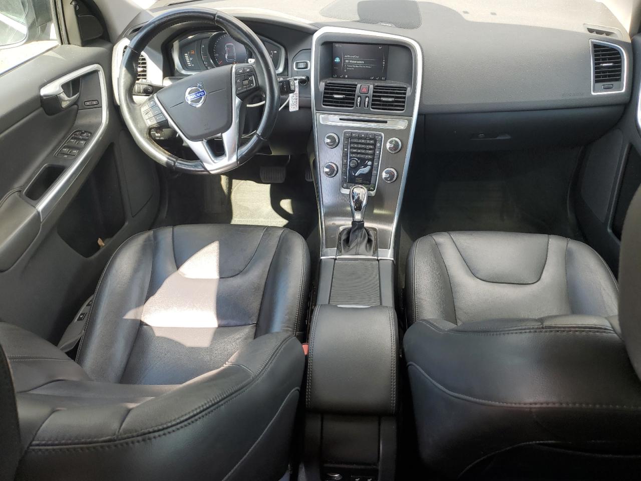 VOLVO XC60 T6 PLATINUM