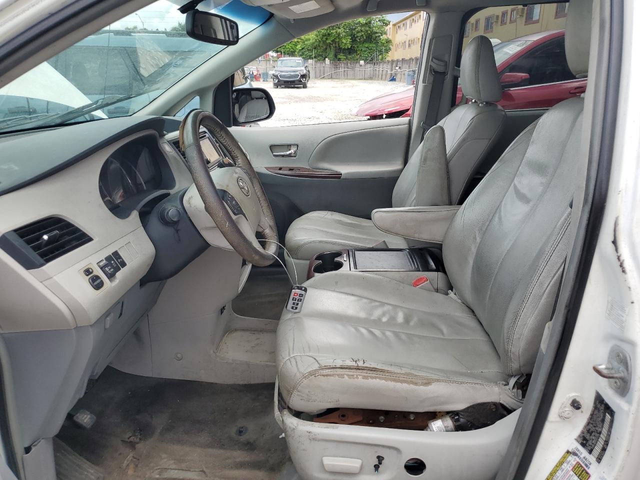 Lot #3255385416 2014 TOYOTA SIENNA XLE