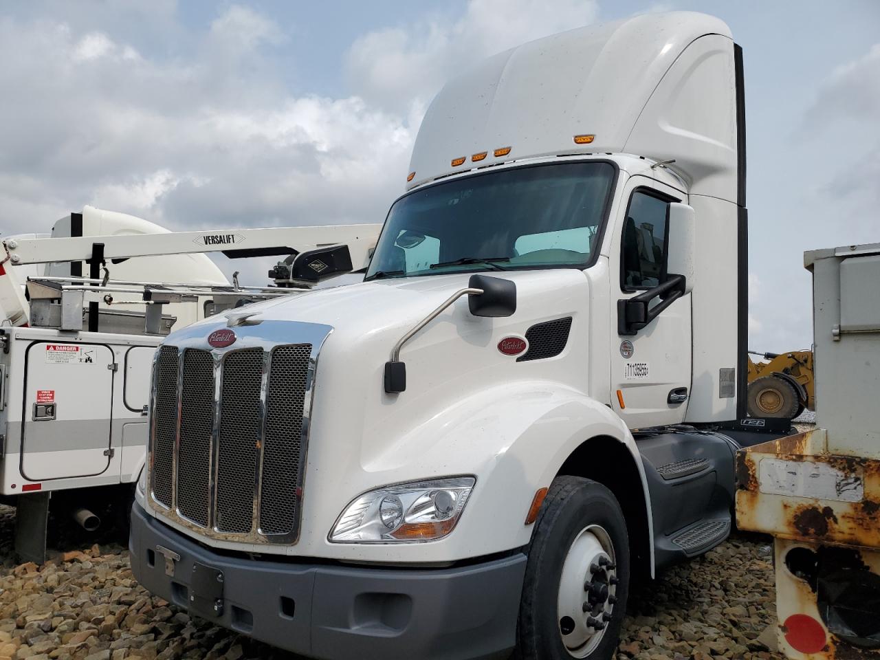 Lot #3240057512 2021 PETERBILT TRACTOR 579