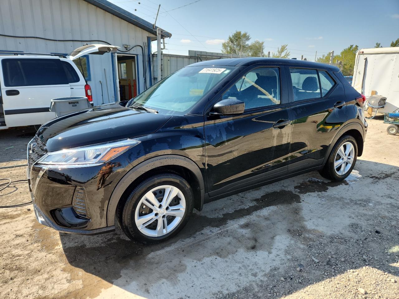 NISSAN KICKS S