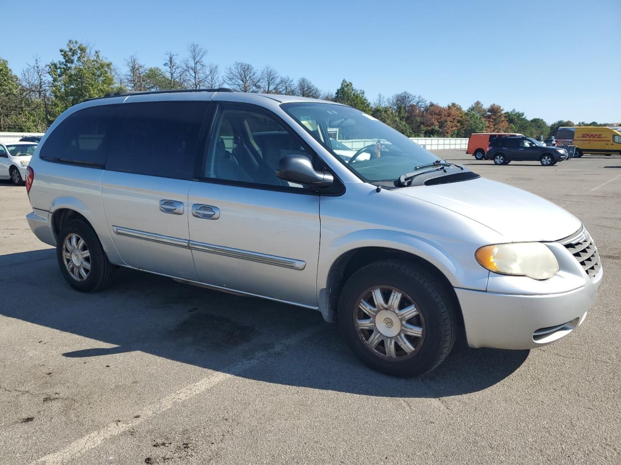 Lot #3281401027 2005 CHRYSLER TOWN AND C
