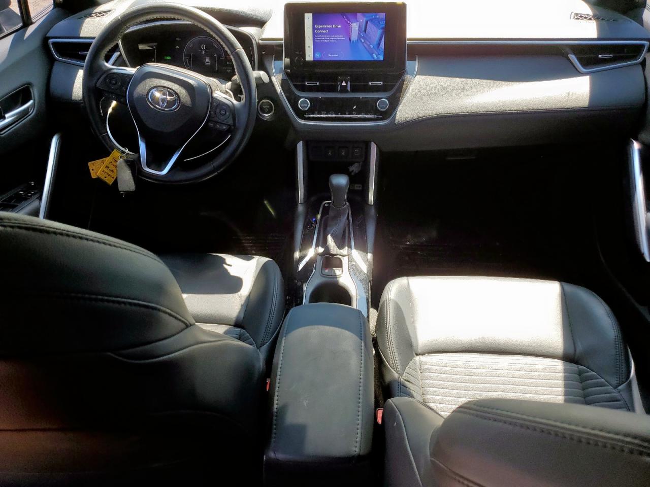 TOYOTA COROLLA CROSS LE