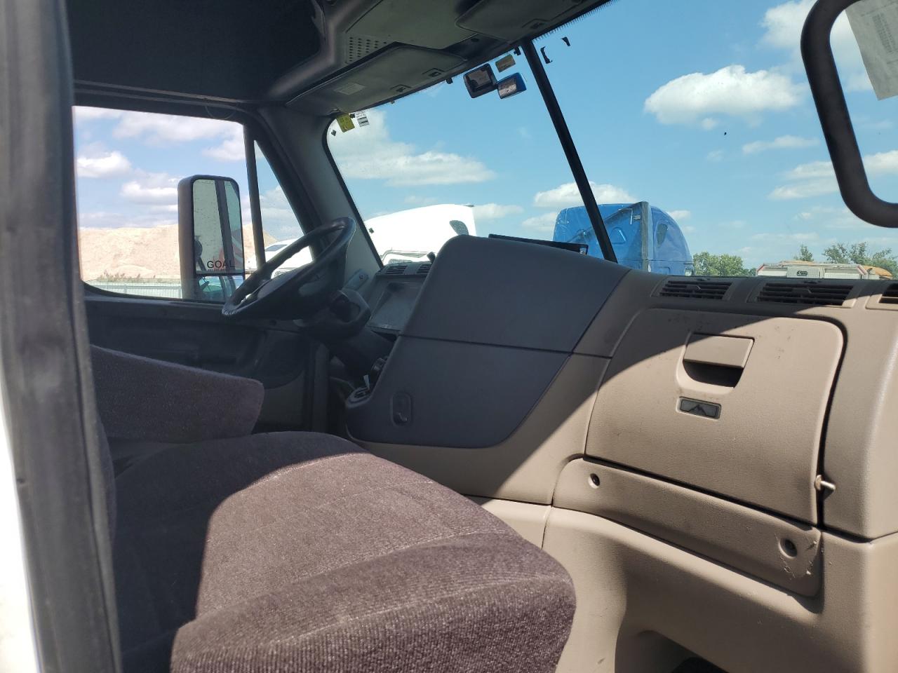 Lot #3282347257 2017 FREIGHTLINER CASCADIA 1