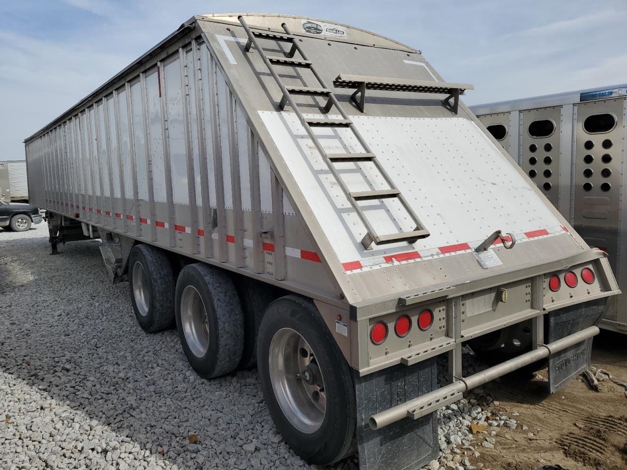 Lot #3291242002 2019 CORNHUSKER GRAINAILER