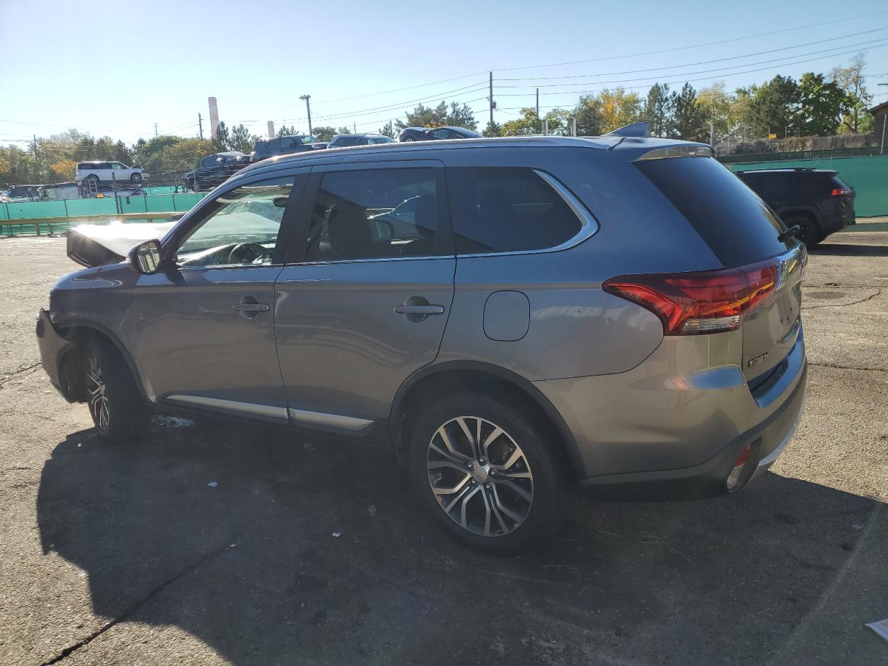MITSUBISHI OUTLANDER SE