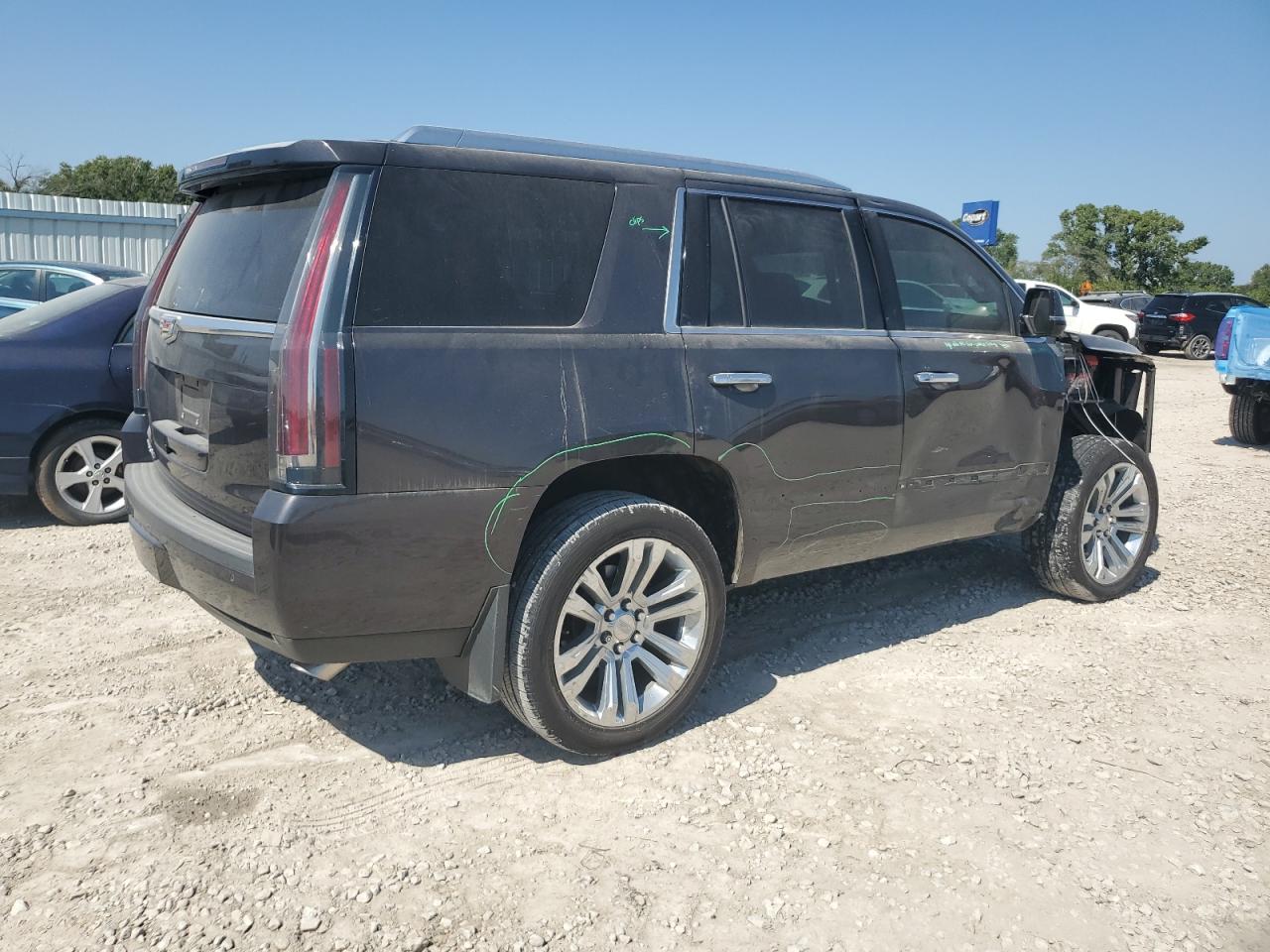 CADILLAC ESCALADE LUXURY
