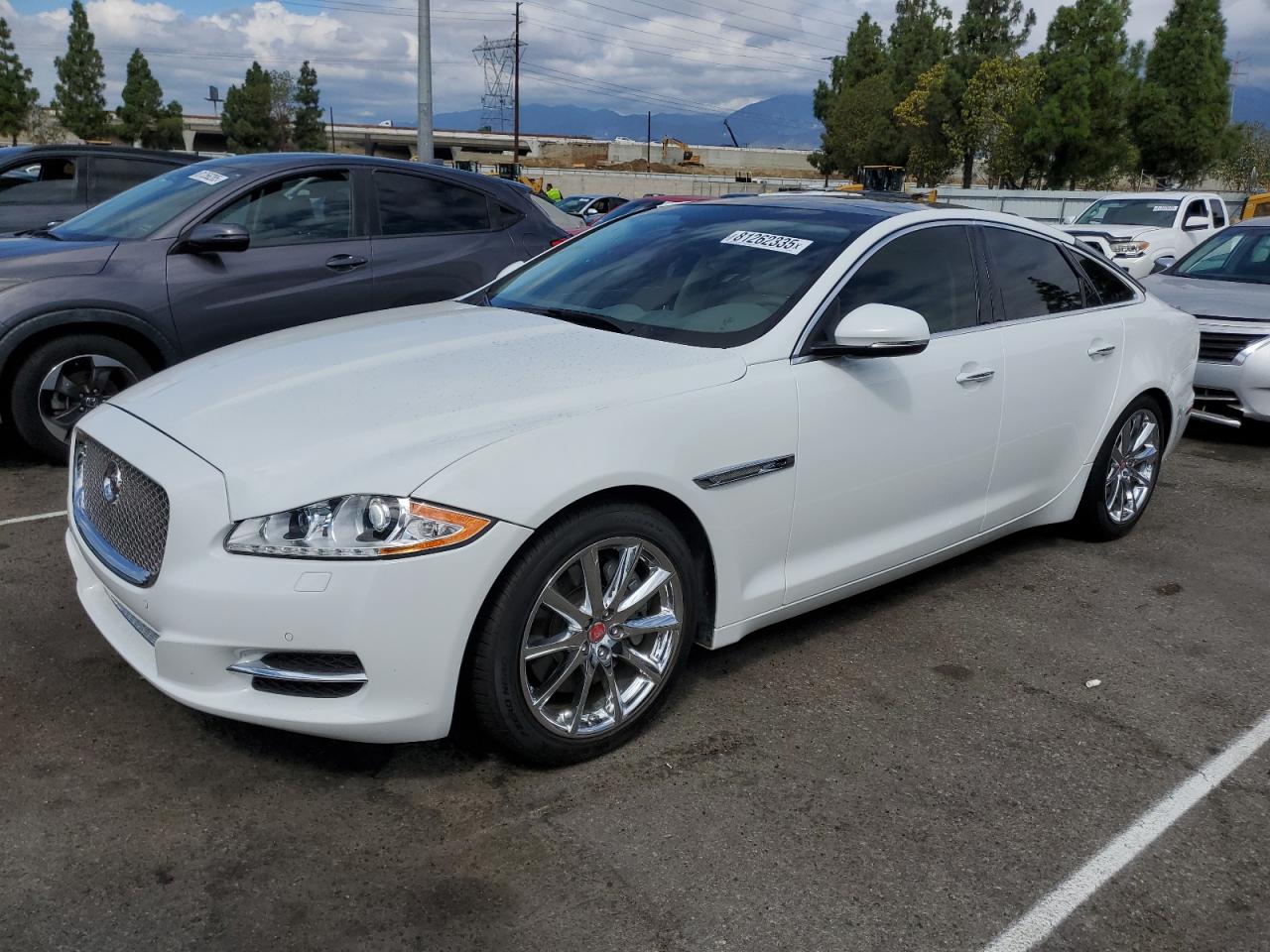  Salvage Jaguar XJ
