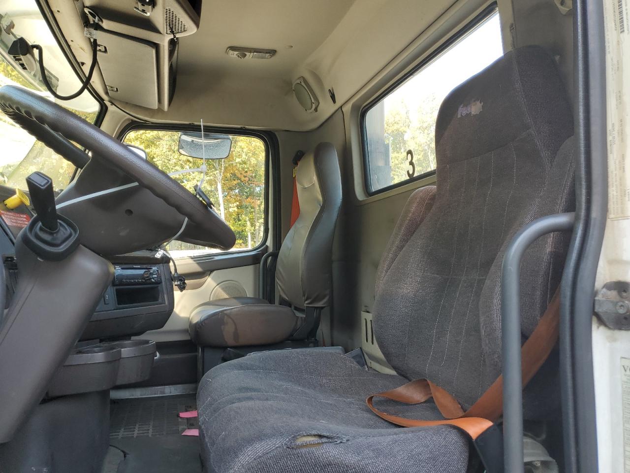 Lot #3286950797 2016 VOLVO VNL