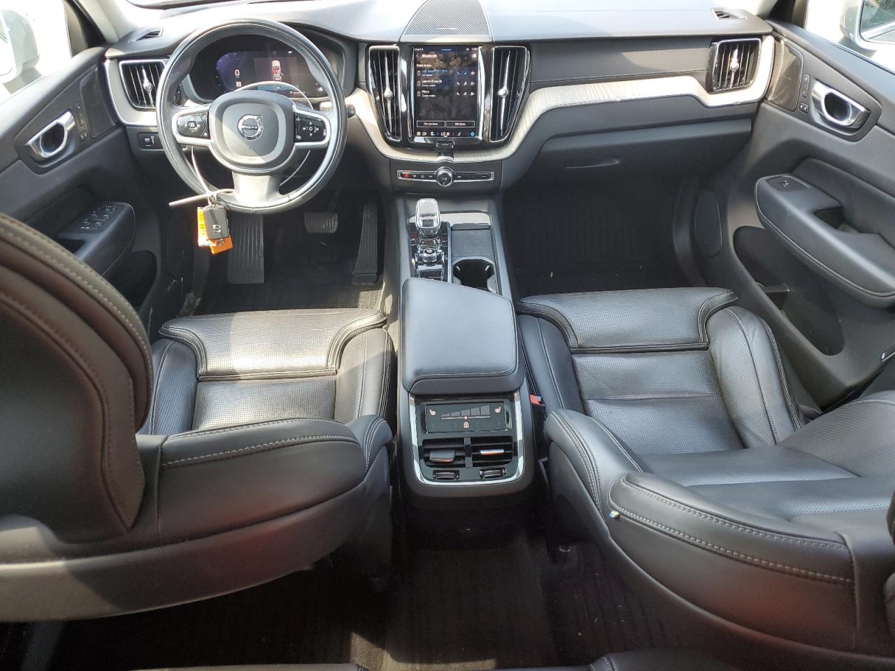 VOLVO XC60 B5 INSCRIPTION