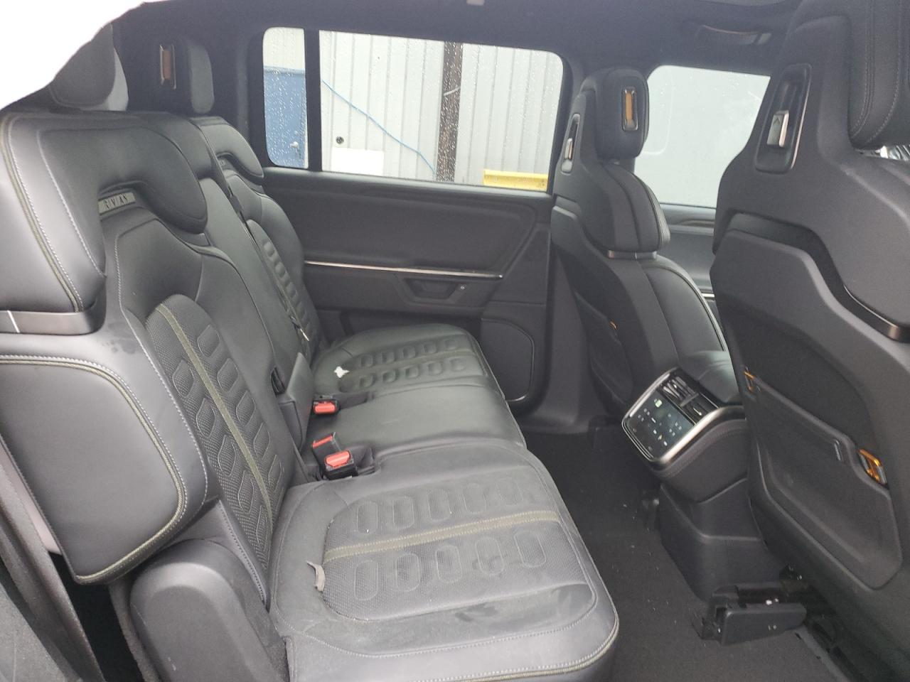 RIVIAN R1S ADVENTURE