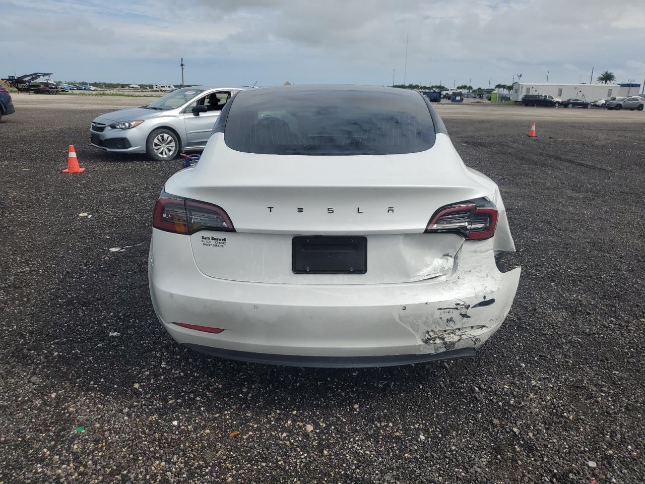 TESLA MODEL 3