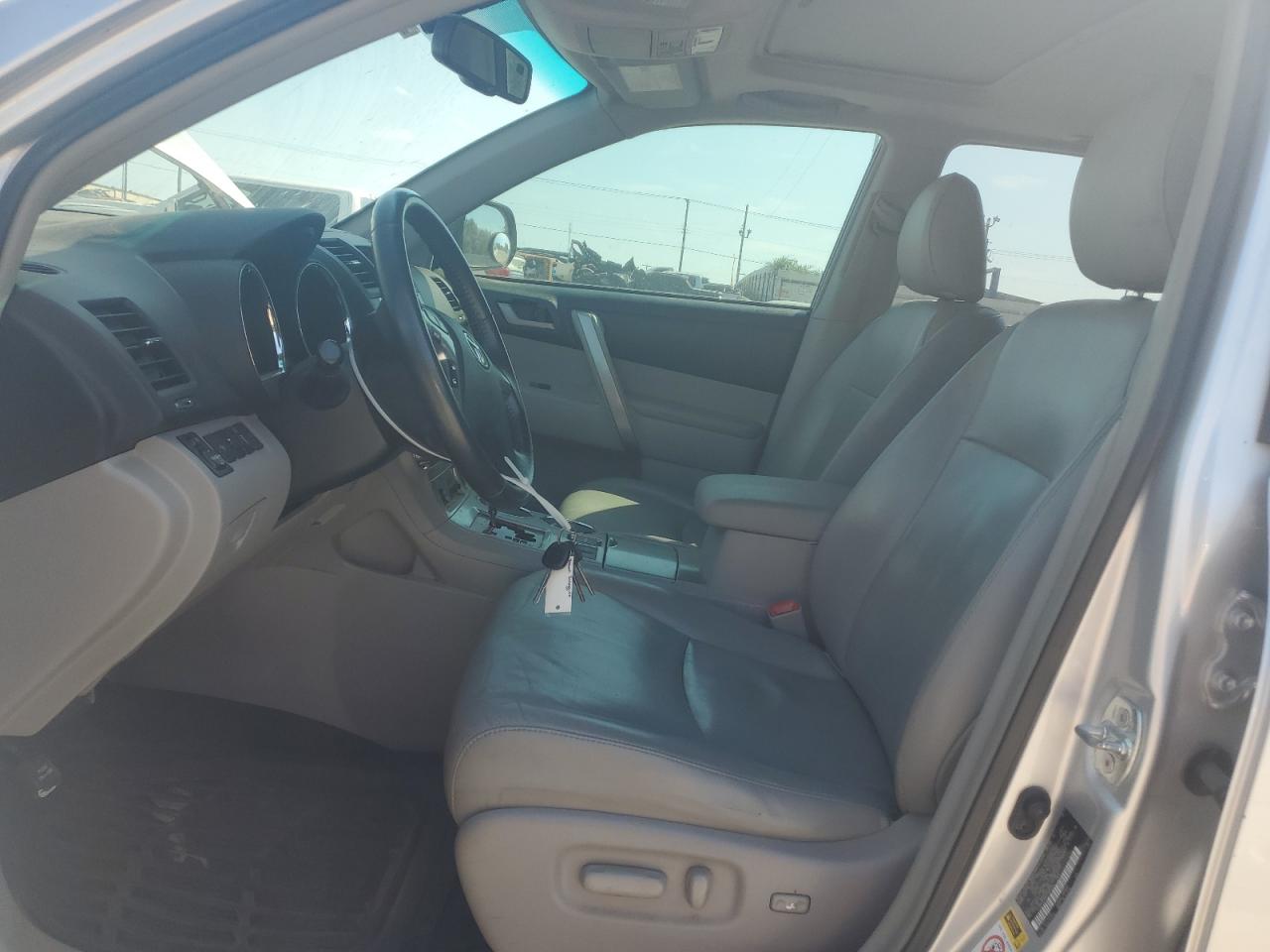 TOYOTA HIGHLANDER BASE