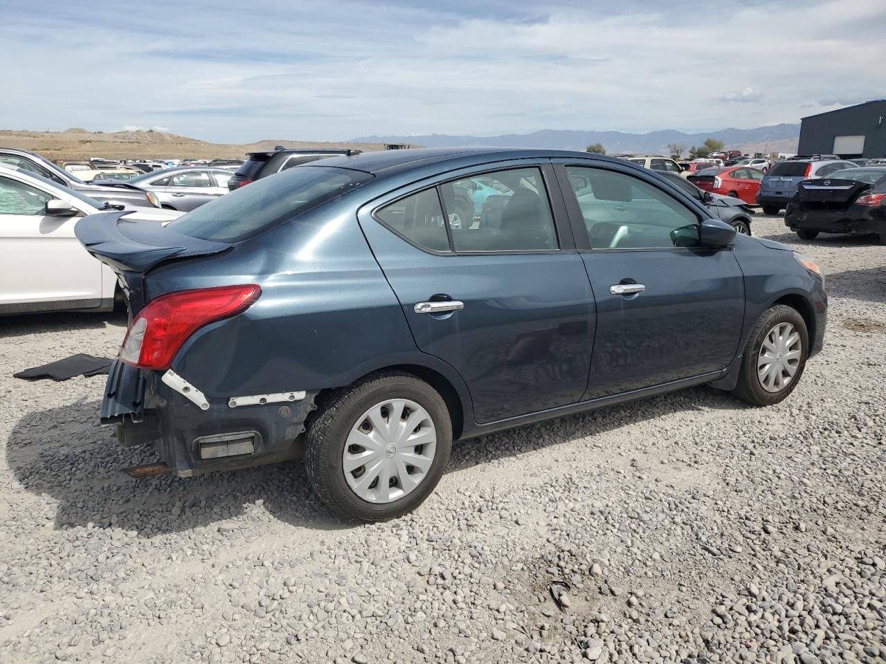 NISSAN VERSA S