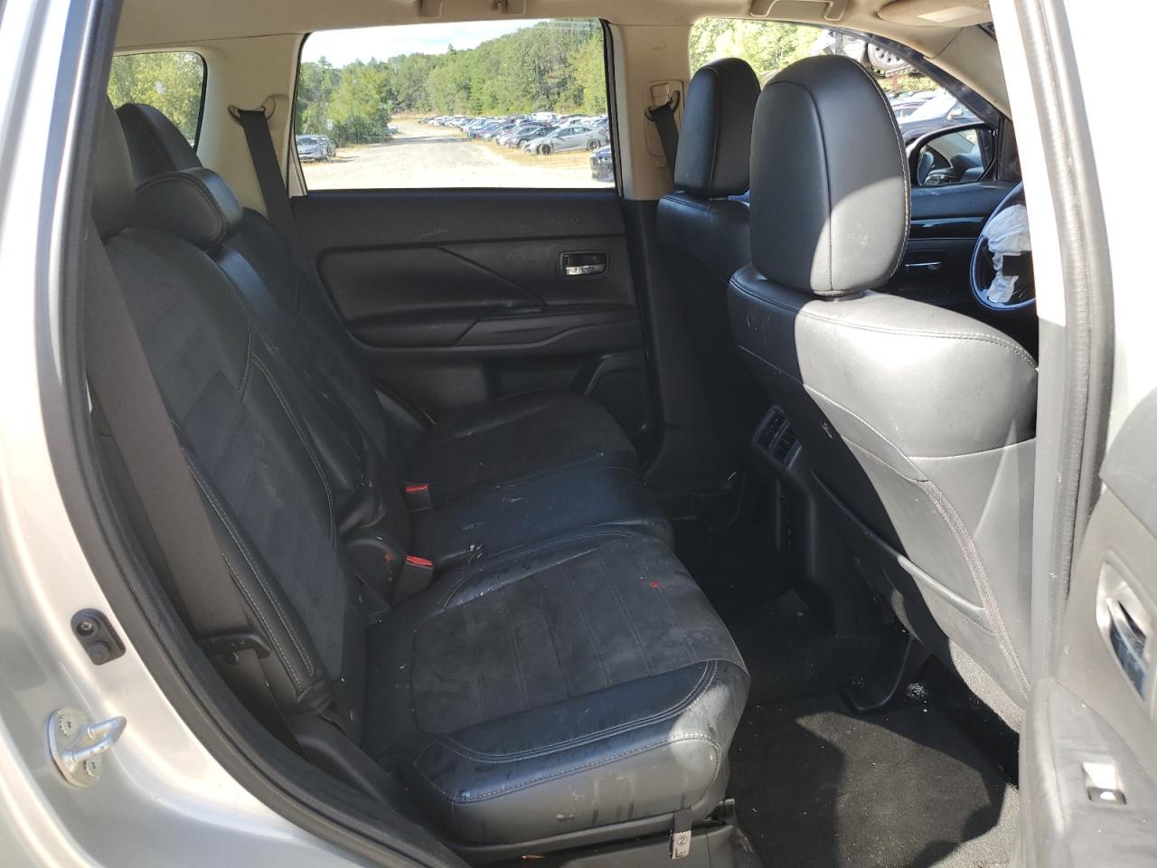 MITSUBISHI OUTLANDER SE