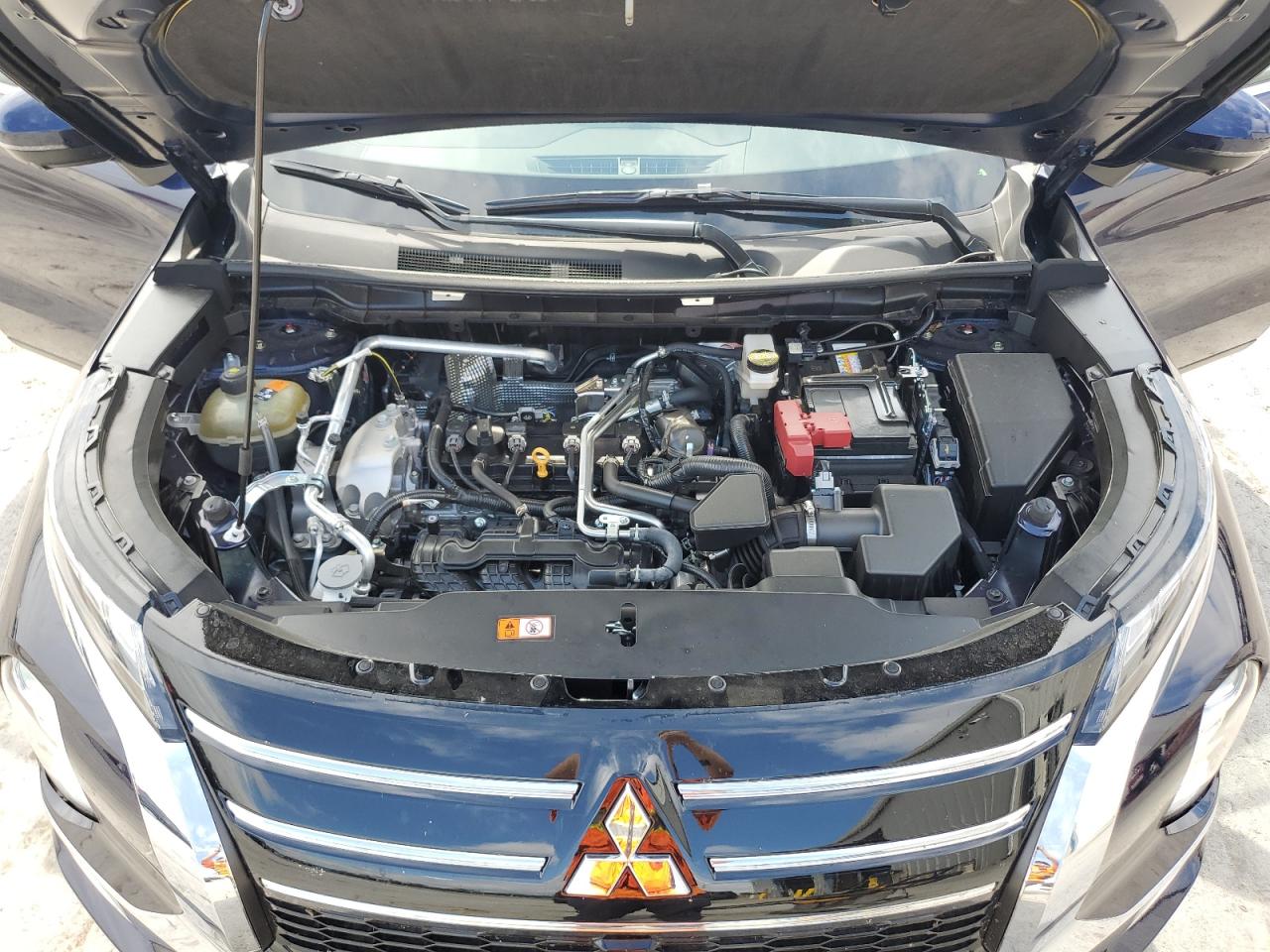 MITSUBISHI OUTLANDER SE