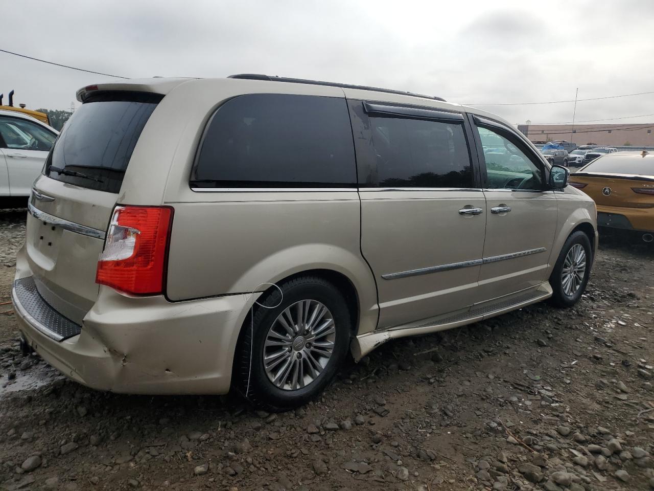 CHRYSLER TOWN & COUNTRY TOURING L