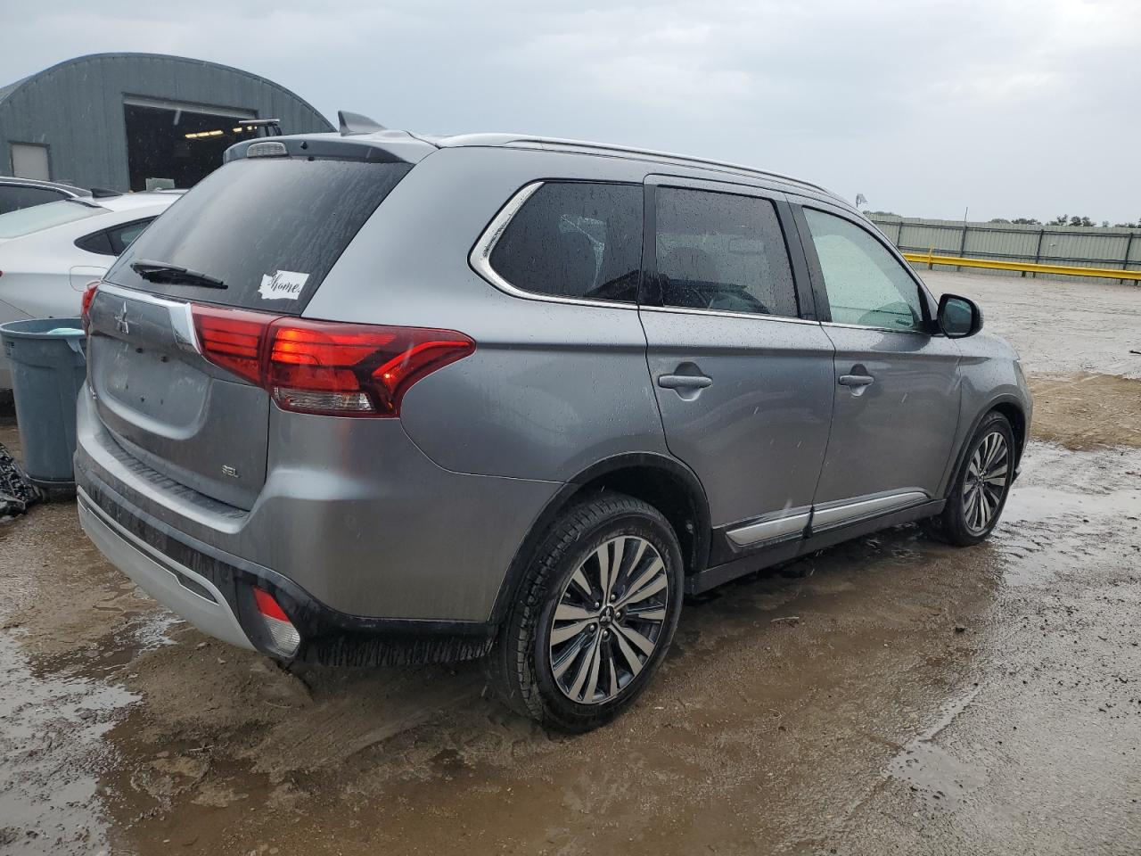 MITSUBISHI OUTLANDER SE