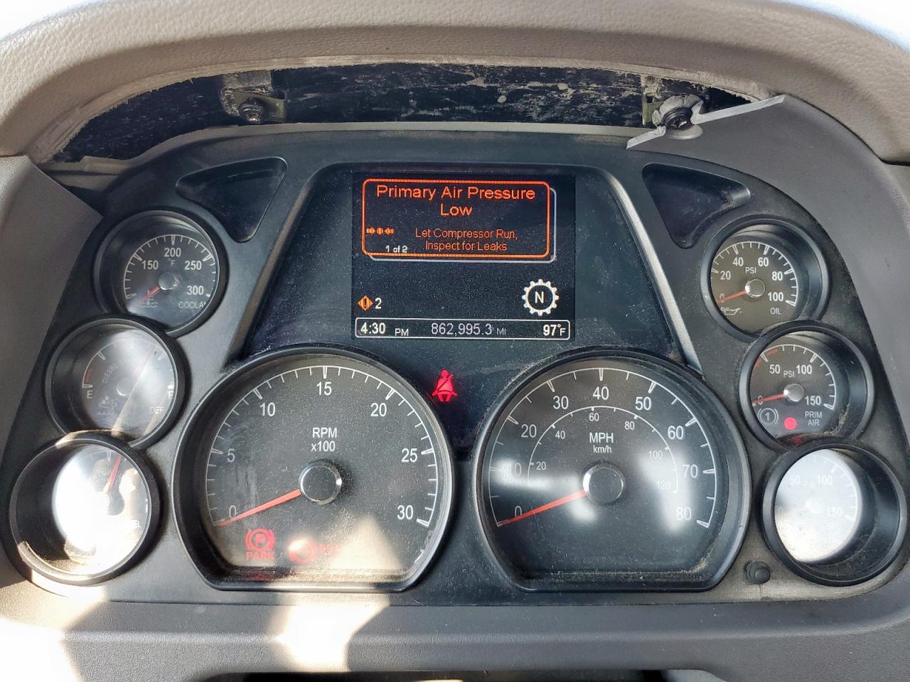 Lot #3284870018 2016 PETERBILT TRACTOR 579