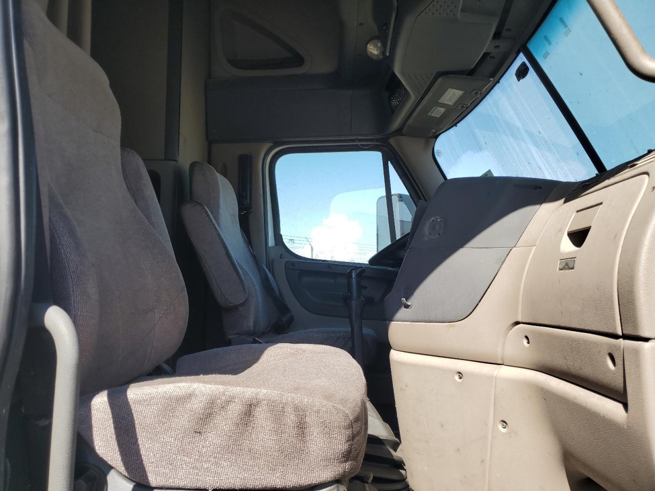 Lot #3237033022 2014 FREIGHTLINER CASCADIA 1